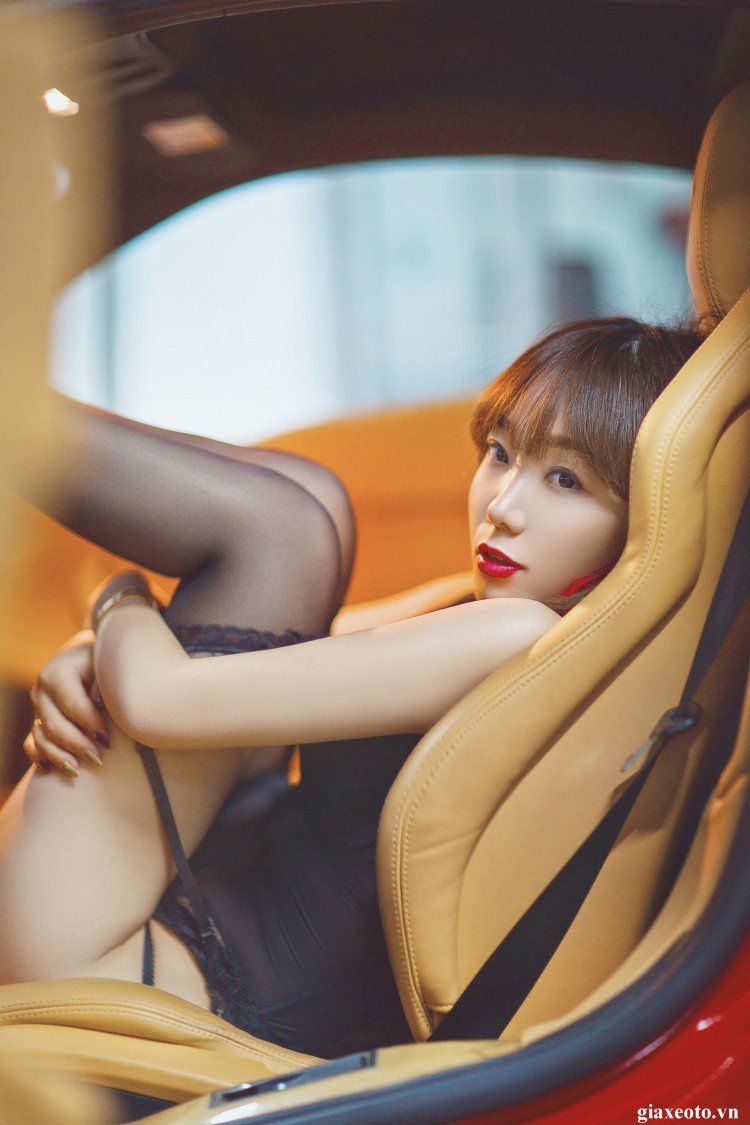 nguoi-mau-va-xe-ferrari6