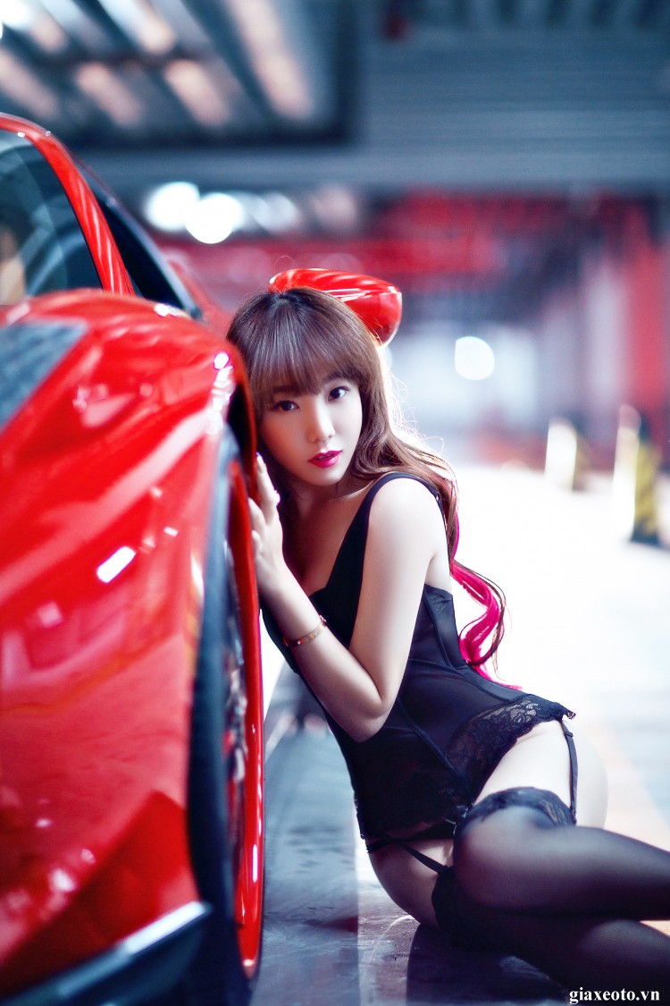 nguoi-mau-va-xe-ferrari9