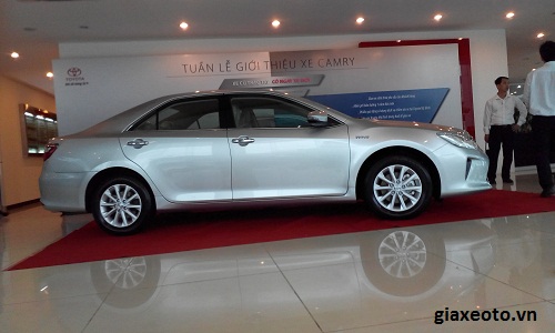 toyota-camry-2_0-mau-bac