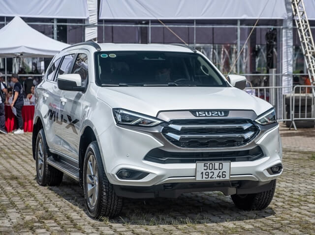 Giá xe Isuzu MUX 2018 tại Việt Nam  SUV 7 chỗ máy dầu