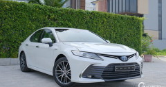 Đánh giá Toyota Camry Hybrid 2024 kèm bảng giá lăn bánh (10/2025)