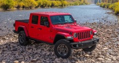 Jeep Gladiator 2024: thông số, giá lăn bánh (10/2025)