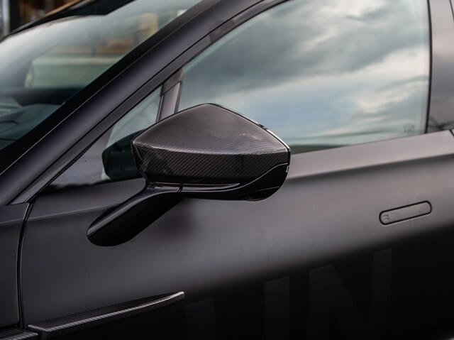 Aston-Martin-DBX707-guong-chieu-hau