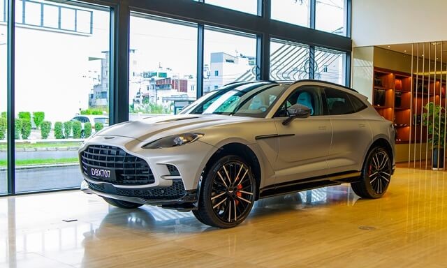 Aston-Martin-DBX707-ngoai-that