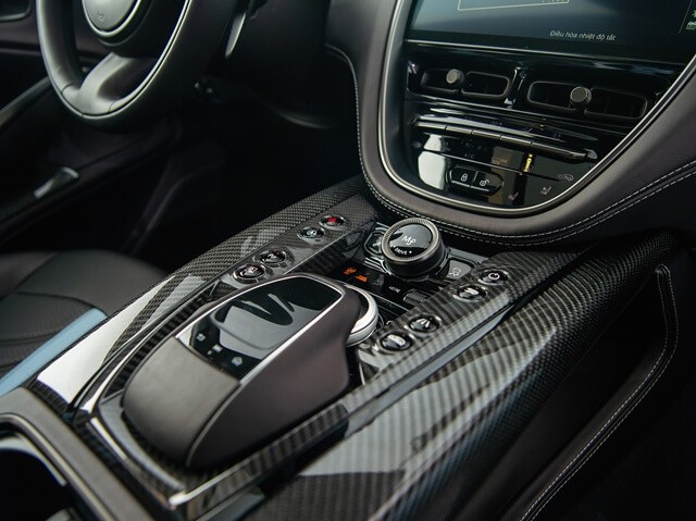 Aston-Martin-DBX707-trung-tam-dieu-khien