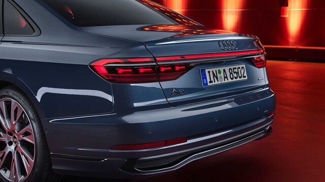 Audi-A8-2022-logo-s-line