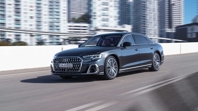 Audi-A8-2022-van-hanh