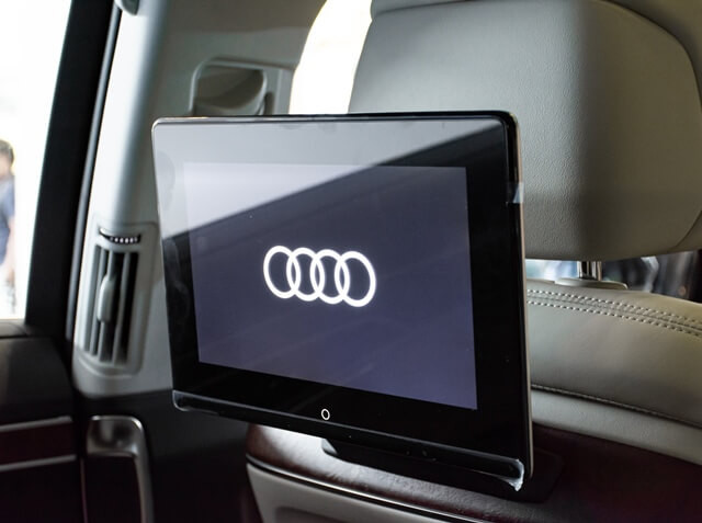 Audi-A8L-man-hinh-giai-tri-khoang-hanh-khach
