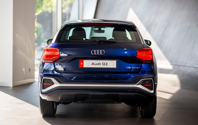 Audi-Q2-duoi-xe