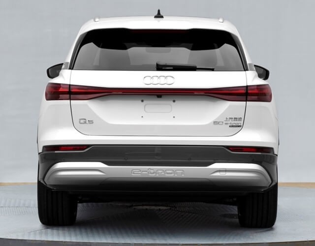 Audi-Q5-E-Tron-duoi-xe