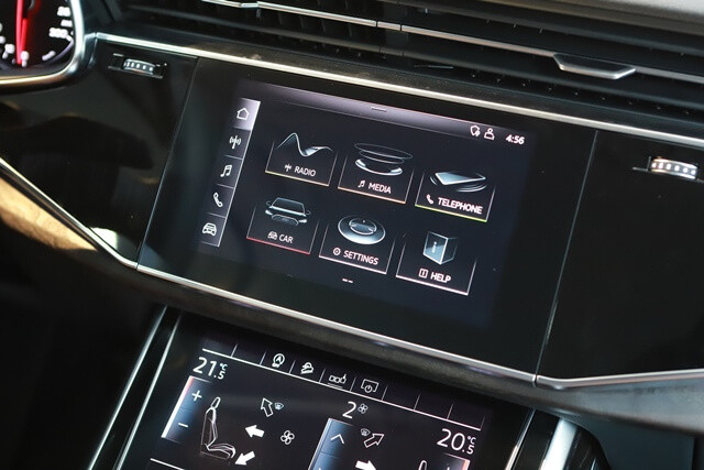 Audi-Q7-man-hinh-giai-tri