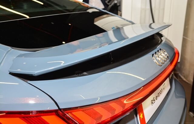 Audi-RS-E-Tron-GT-canh-gio