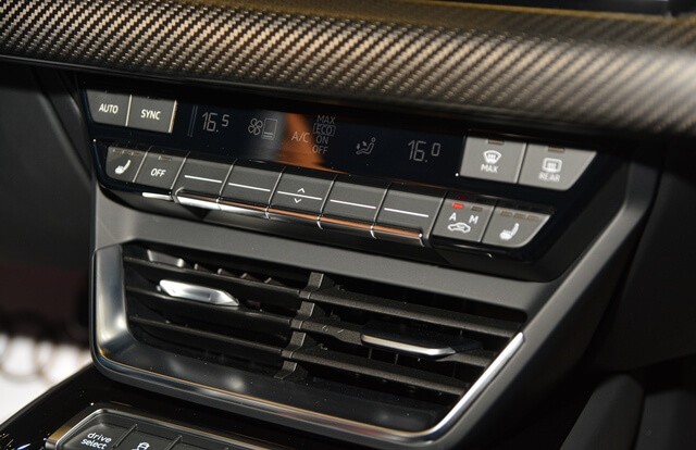 Audi-RS-E-Tron-GT-cua-gio-dieu-hoa