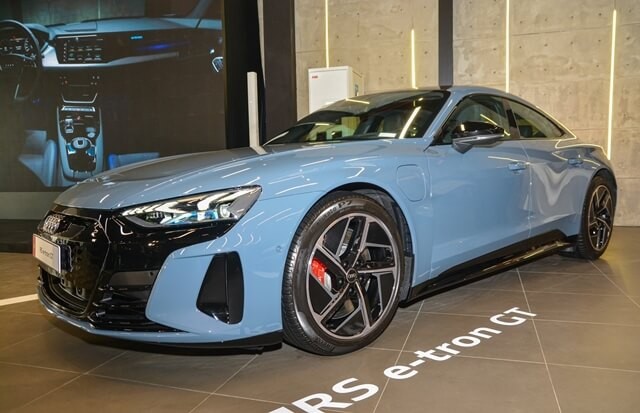 Audi-RS-E-Tron-GT-gia-xe