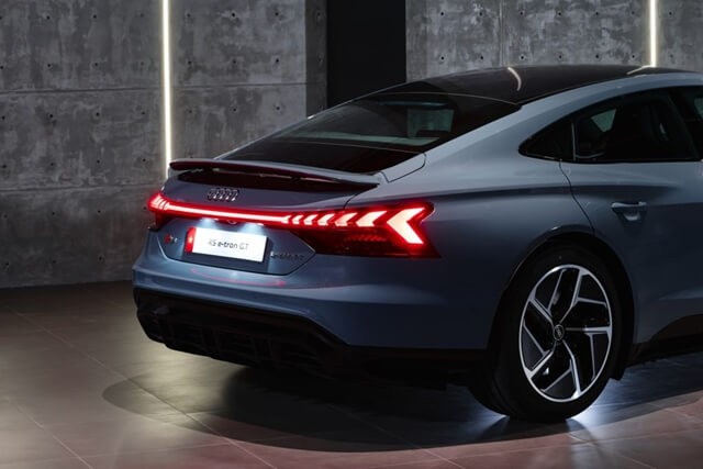 Audi-RS-E-Tron-GT-hong-xe