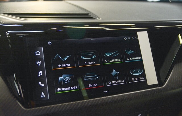 Audi-RS-E-Tron-GT-man-hinh-giai-tri