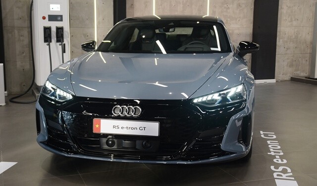 Audi-RS-E-Tron-GT-phan-dau-xe
