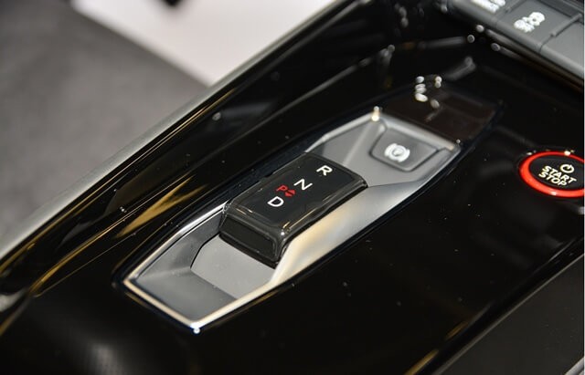 Audi-RS-E-Tron-GT-trung-tam-dieu-khien