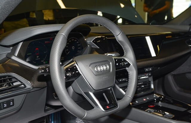 Audi-RS-E-Tron-GT-vo-lang