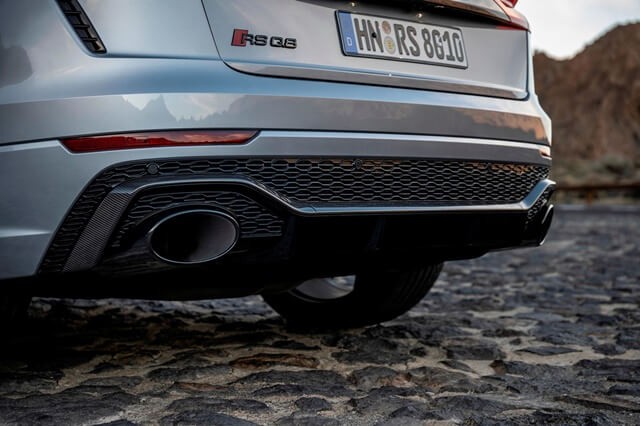 Audi-RS-Q8-2021-ong-xa