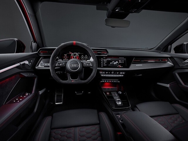 Audi-RS3-2022-hốc-chéo