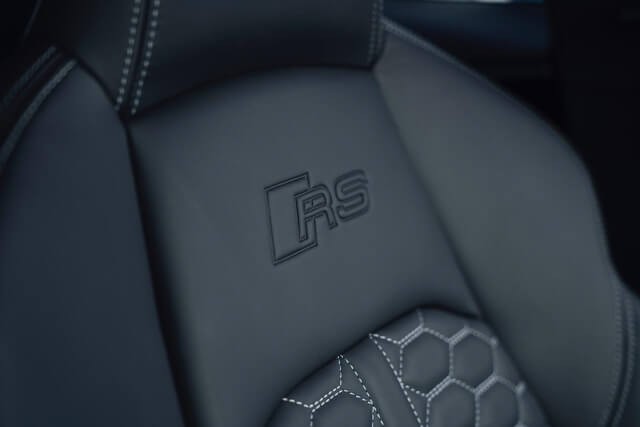 Audi-RS4-Avant-2021-ghe-boc-da