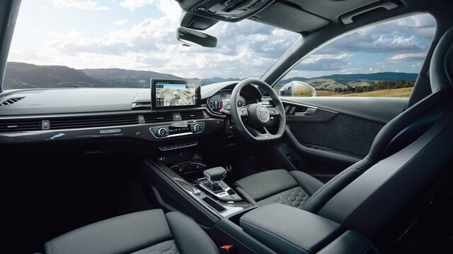 Audi-RS4-Avant-2021-khoang-lai