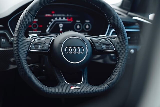 Audi-RS4-Avant-2021-vo-lang