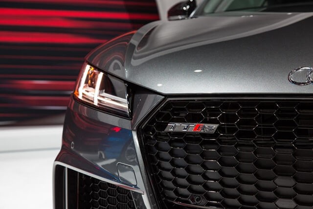 Audi-TT-RS-2021-luoi-tan-nhiet