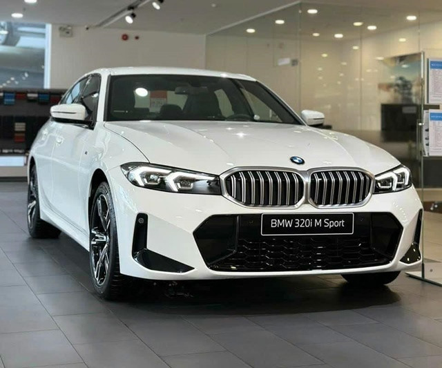 BMW-320i-tong-the-ngoai-that