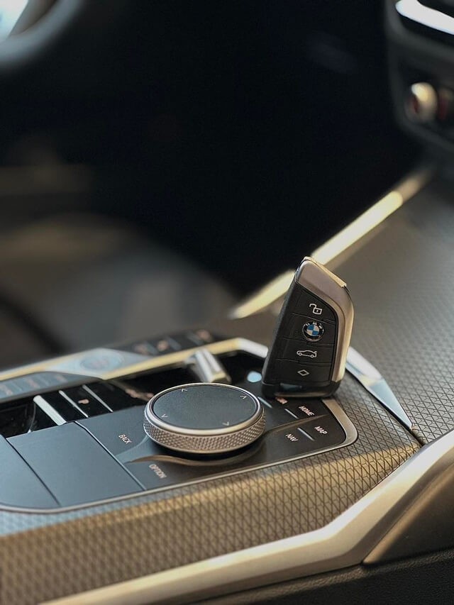 BMW-330i-M-Sport-trung-tam-dieu-khien