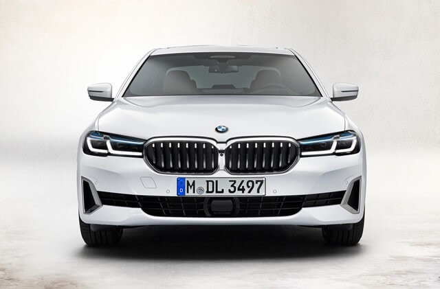 BMW-530i-2023-phan-dau-xe