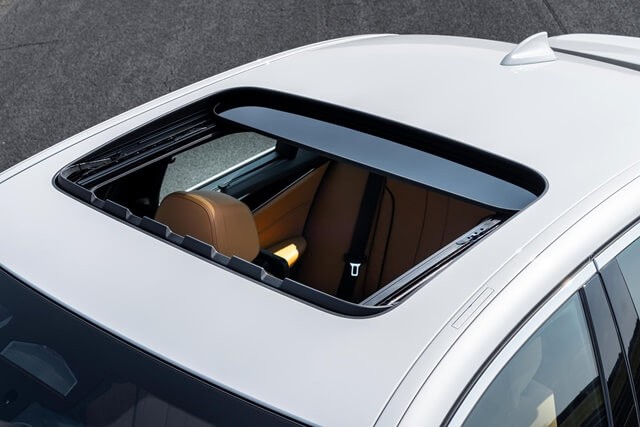 BMW-530i-cua-so-troi