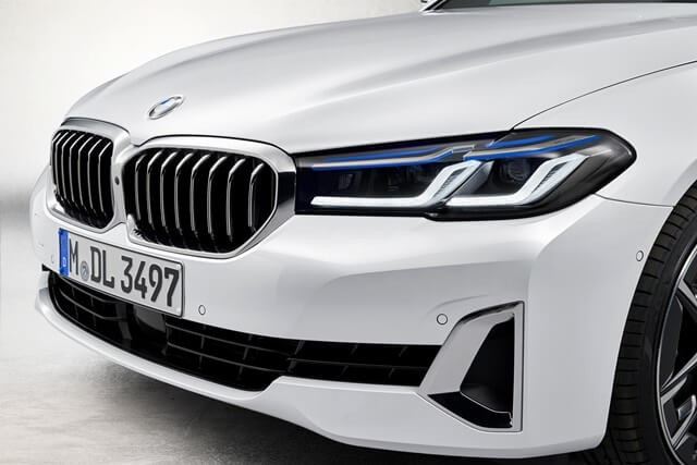 BMW-530i-luoi-tan-nhiet-xe