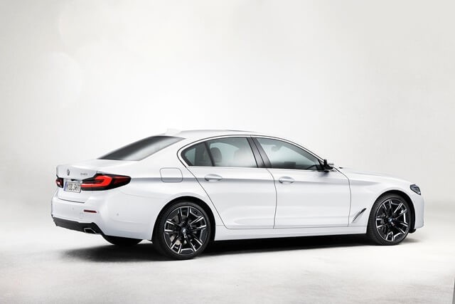 BMW-530i-phan-hong-xe