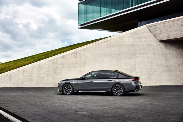 BMW-7-series-750e-M760e-xDrive-than-xe