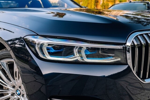 BMW-730Li-den-pha