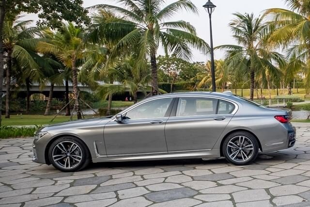 BMW-730Li-than-xe