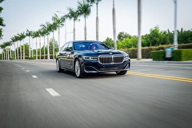 BMW-730Li-van-hanh