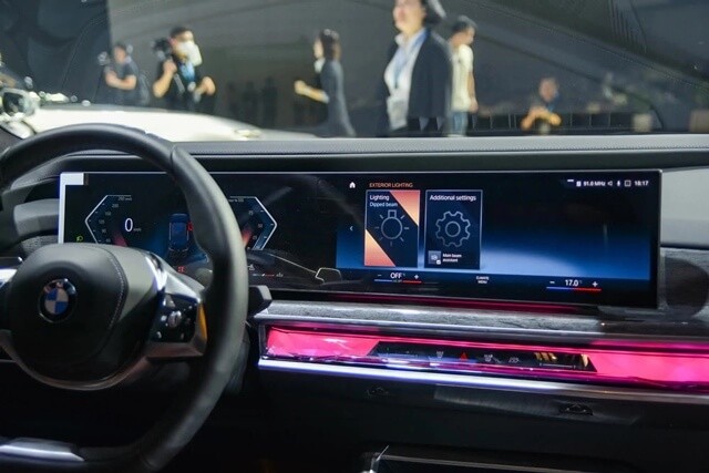 BMW-740i-man-hinh-giai-tri