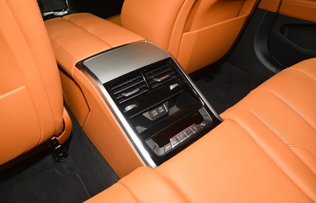 BMW-840i-Gran-Coupe-cua-gio-dieu-hoa