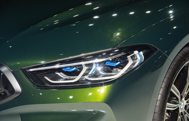 BMW-840i-Gran-Coupe-den-pha