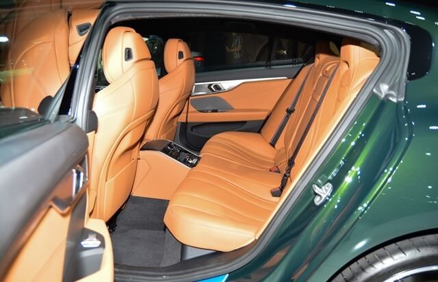 BMW-840i-Gran-Coupe-khoang-hanh-khach