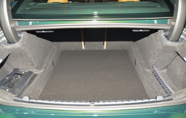 BMW-840i-Gran-Coupe-khoang-hanh-ly