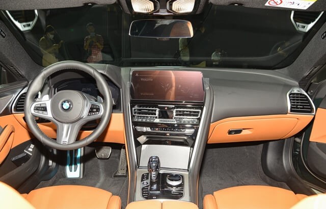 BMW-840i-Gran-Coupe-khoang-lai