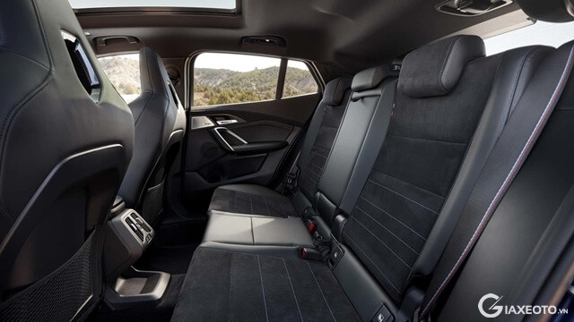 BMW-X2-the-he-thu-2-hang-ghe-khoang-hanh-khach