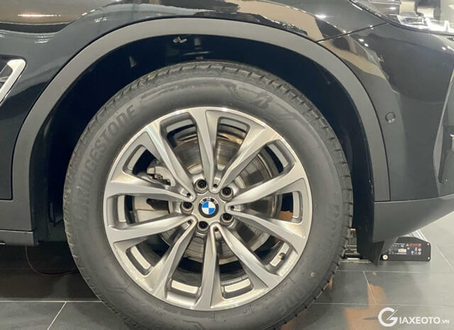 BMW-X3-sDrive20i-la-zang