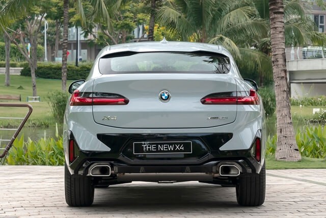 BMW-X4-duoi-xe