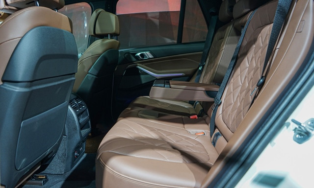 BMW-X5-2024-khoang-hanh-khach