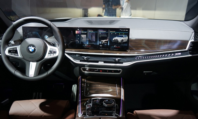 BMW-X5-2024-thiet-ke-khoang-lai